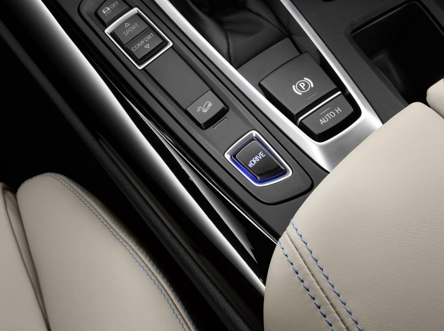 Детали интерьера BMW X5 eDrive Concept (F15) 2013 года  (фото 17 из 24)